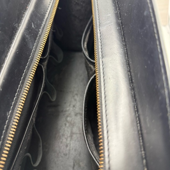 Louis Vuitton Black Riviera with Structured Design and Glossy Finish Leather - Picture 7 of 10